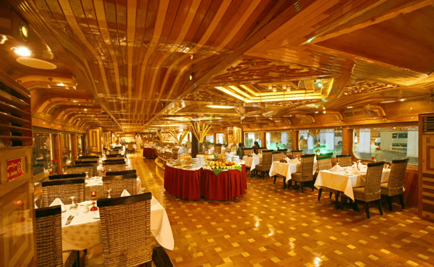 Dhow dinner cruise on Dubai creek - Image 7